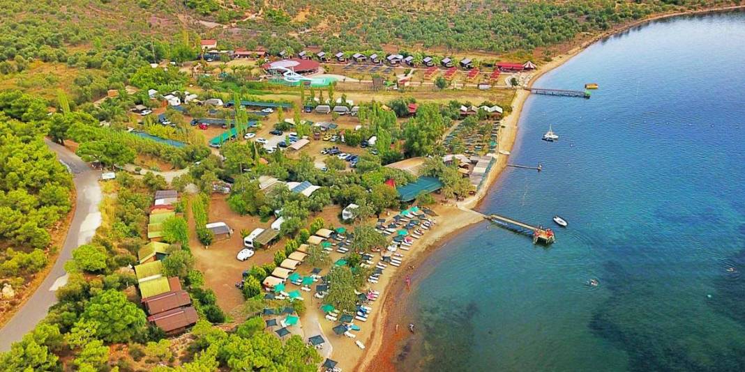 Kendinizi sahile bırakın, damla sakızlı kahvenin tadına varın! Burası bir cennet: Eylül ayında mutlaka görün 1